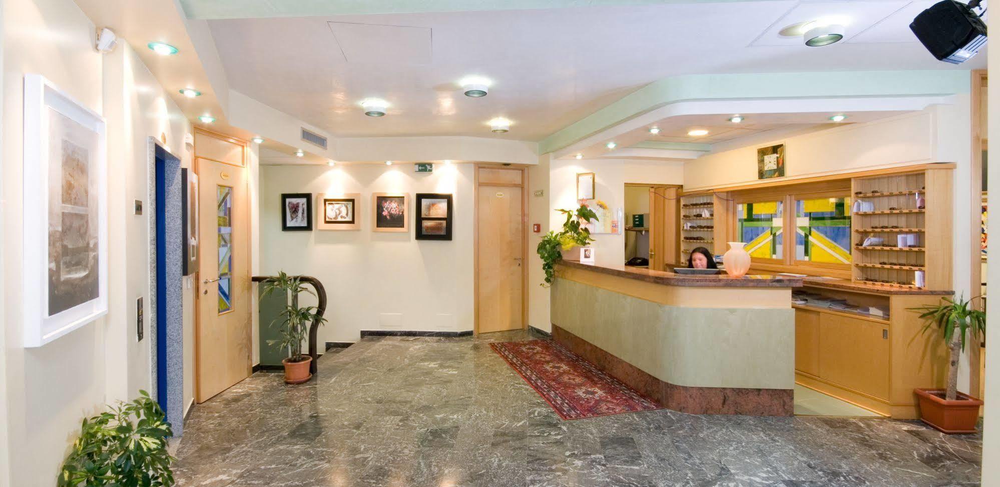 Hotel Nember ลิโดดิเยโซโล ภายนอก รูปภาพ